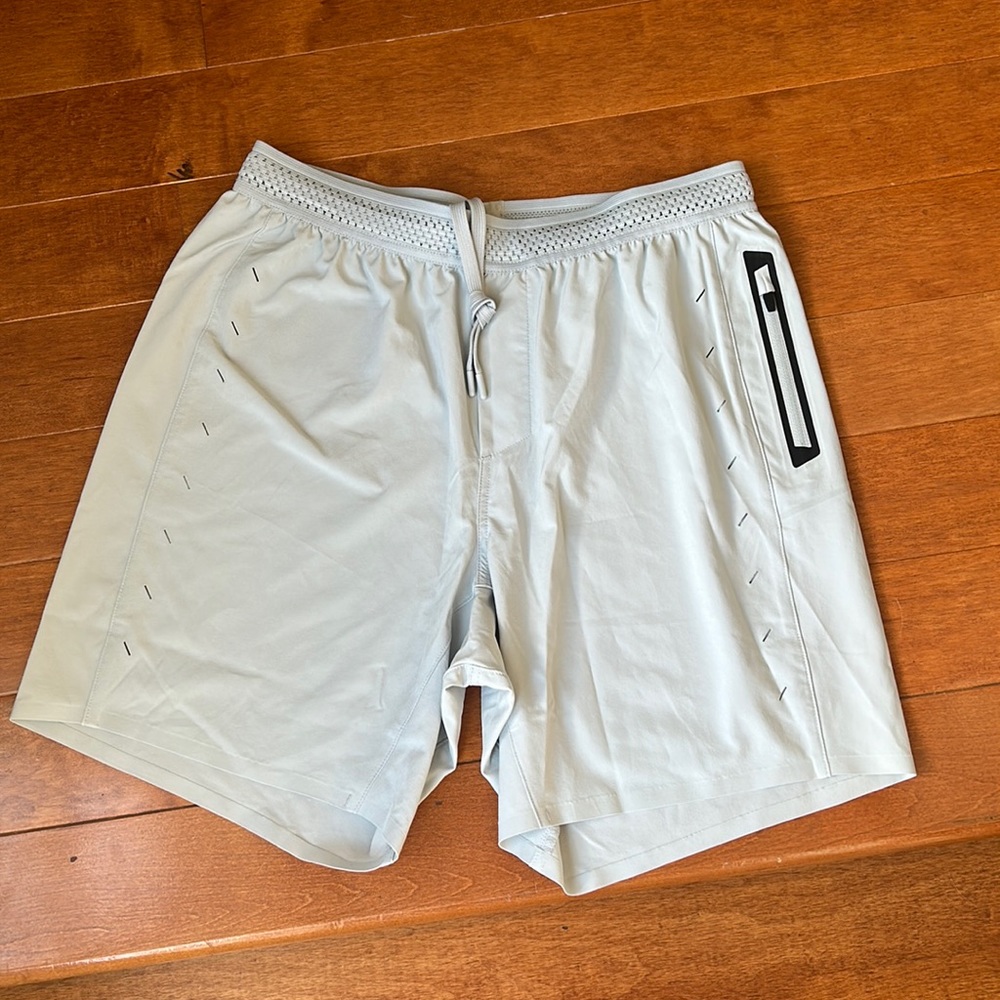 NWOT Ten Thousand Light Grey Session Short (Liner) 7" Size Small